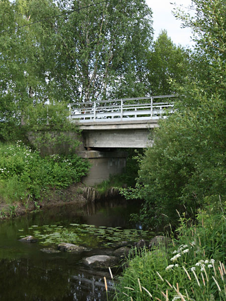 Vantaa-joen ylitt&auml;v&auml; silta Usmissa